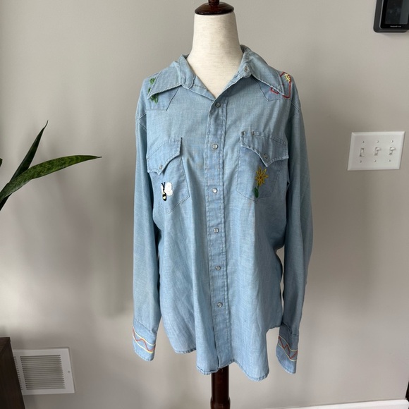 Vintage! Western Sewn Embroidered Light Blue Chambray Denim Shirt - Picture 12 of 14